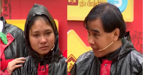 Xót xa trước nữ sinh mồ côi cha, MC Quyền Linh rút tiền túi mua tặng xe đạp điện