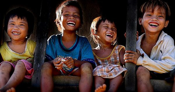 Nụ cười có thể khai sáng tâm hồn, khiến thế giới trở nên tốt đẹp hơn – Câu chuyện nhân văn sâu sắc